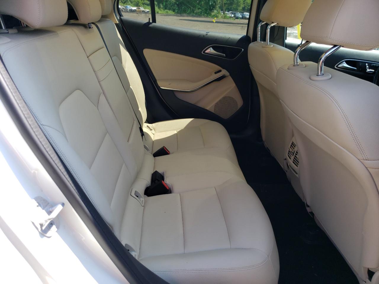 WDCTG4GBXJJ389646 2018 Mercedes-Benz Gla 250 4Matic