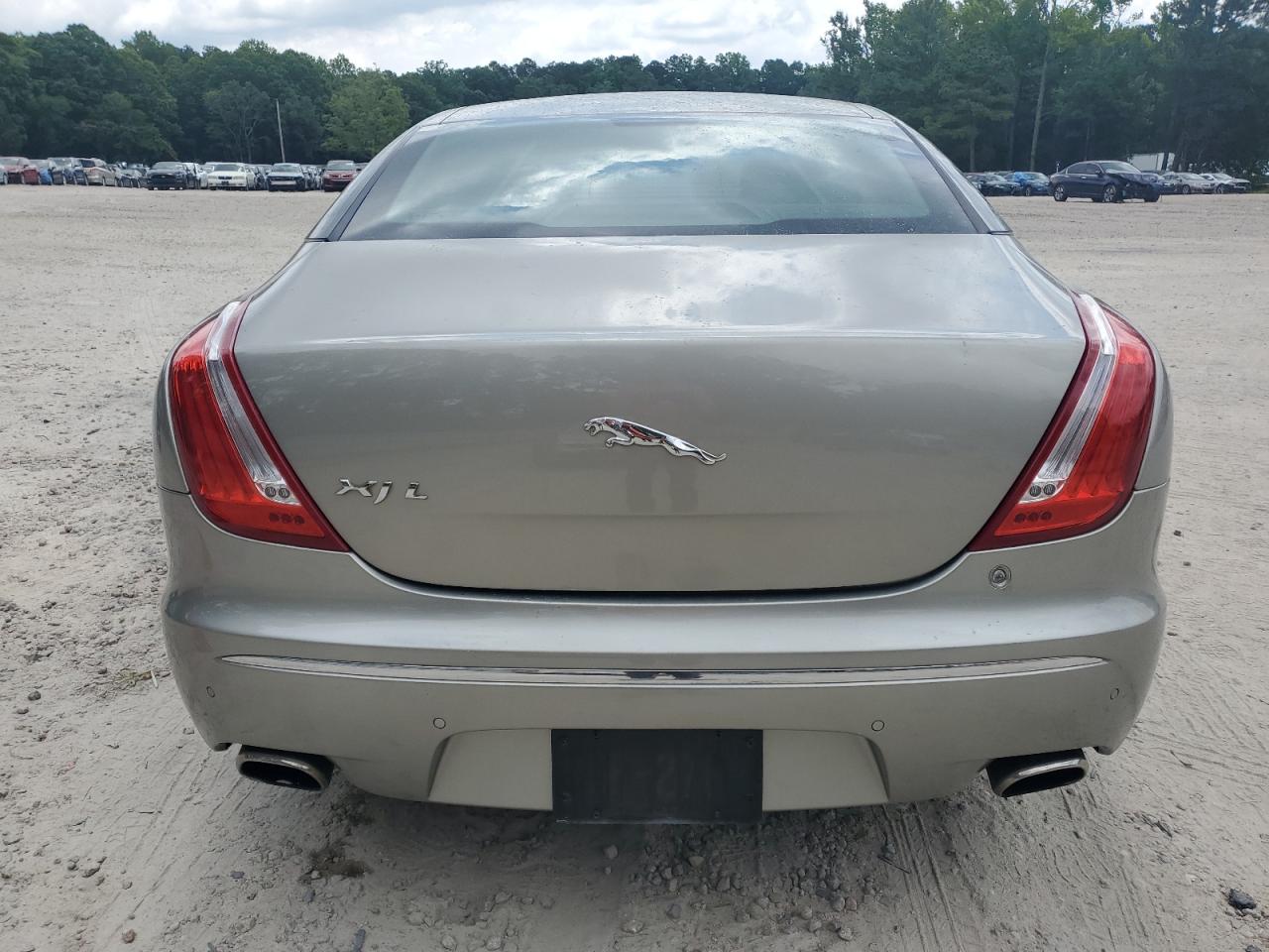 SAJWA2GB9BLV15026 2011 Jaguar Xjl