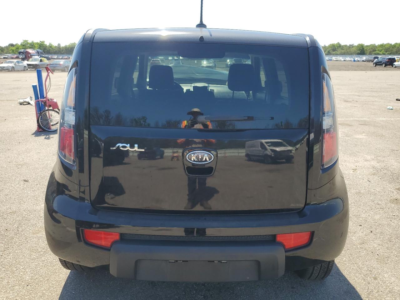 KNDJT2A21B7294977 2011 Kia Soul +