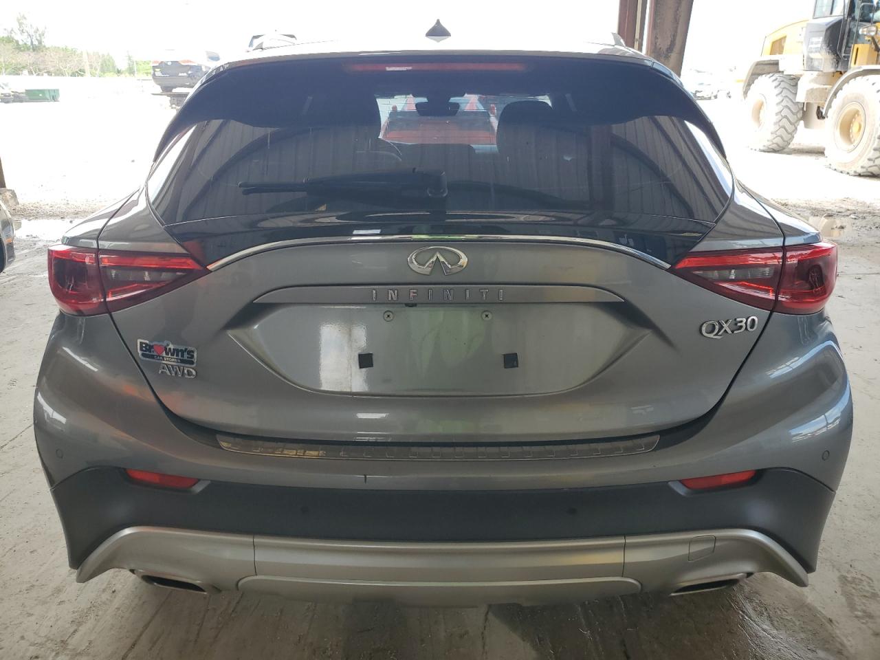 SJKCH5CR7HA032119 2017 Infiniti Qx30 Base