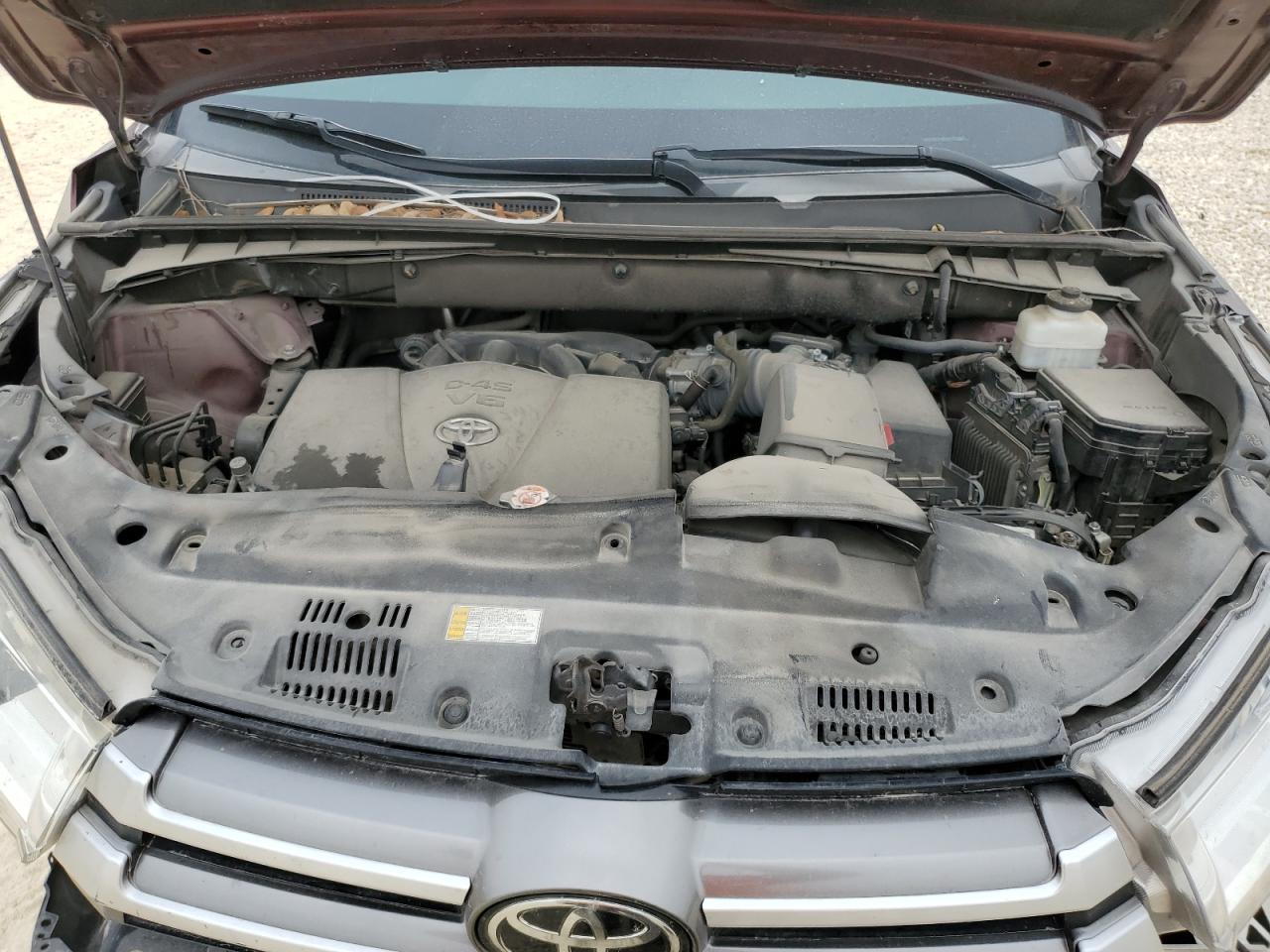 5TDZZRFH3KS365299 2019 Toyota Highlander Le