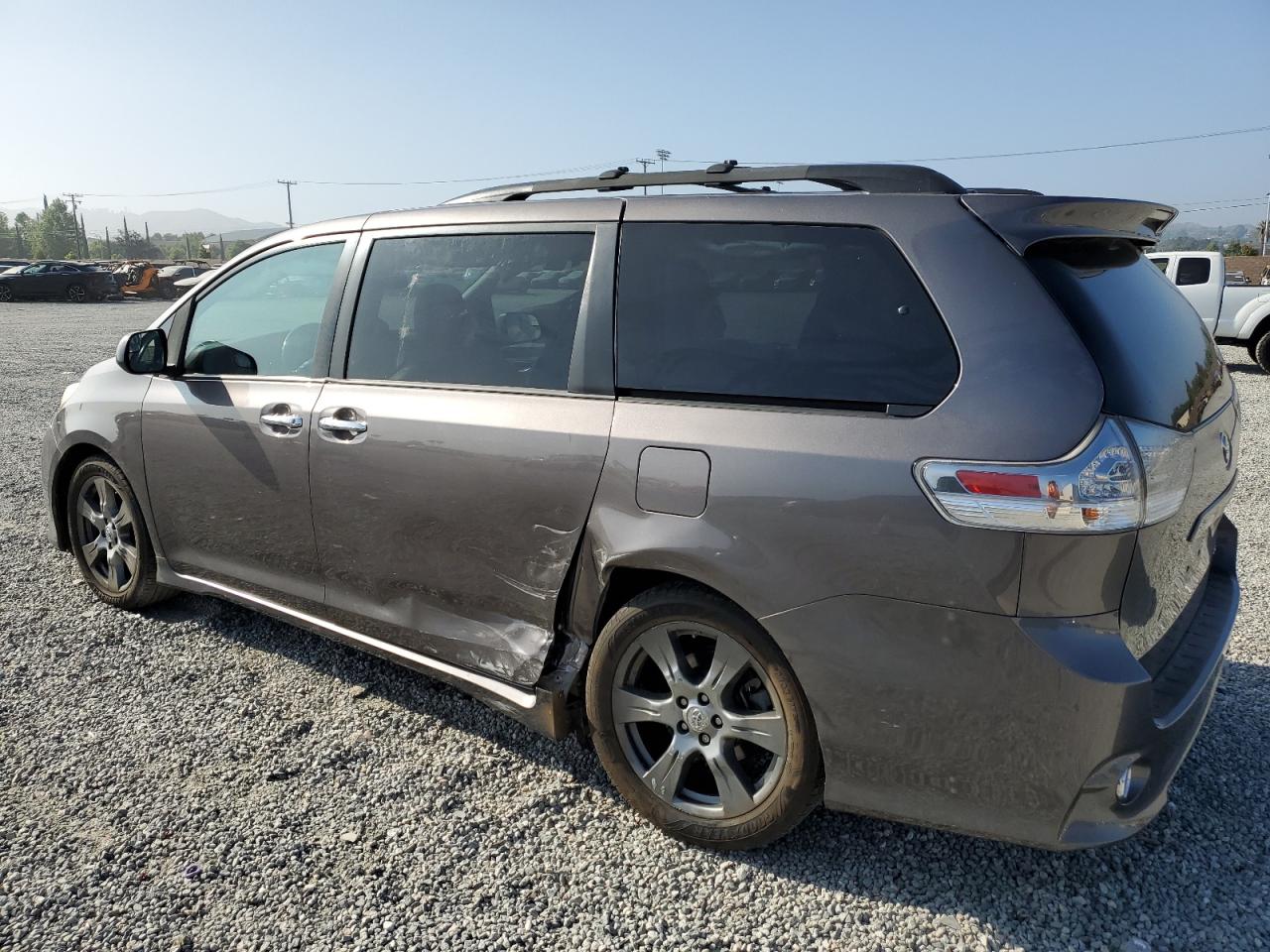 5TDXZ3DCXHS839558 2017 Toyota Sienna Se