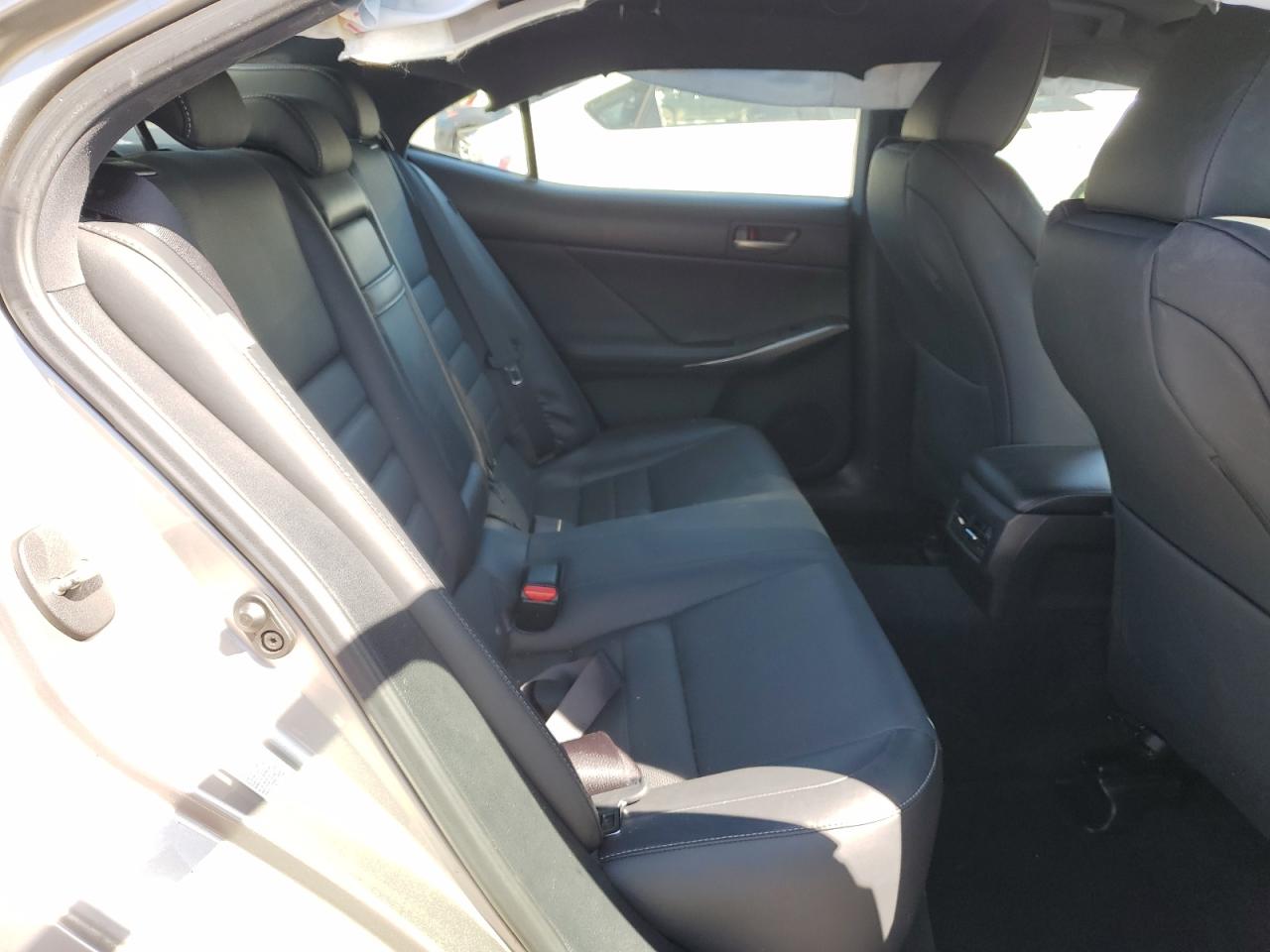 JTHBA1D27J5076034 2018 Lexus Is 300