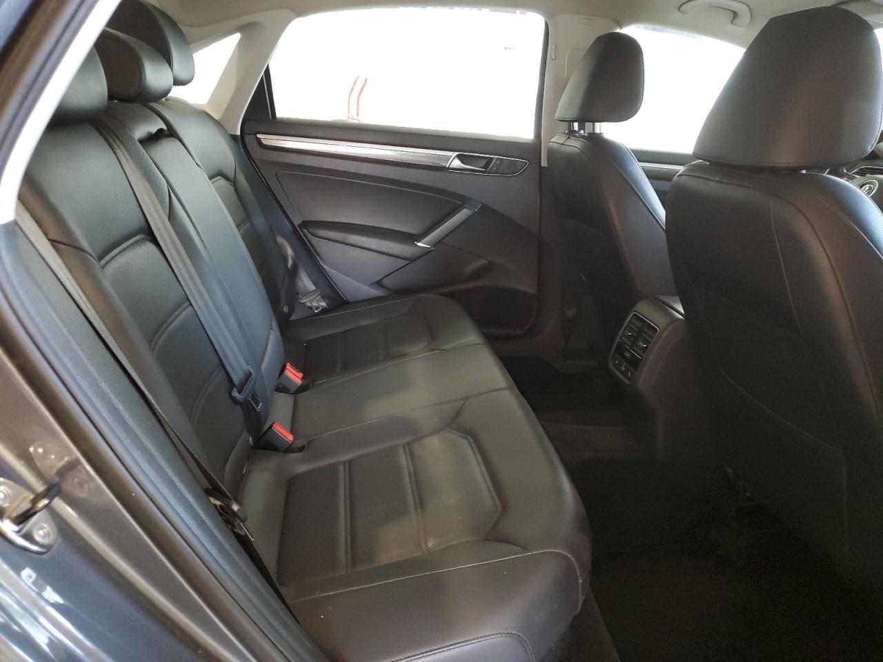 1VWGT7A38HC057125 2017 Volkswagen Passat Se