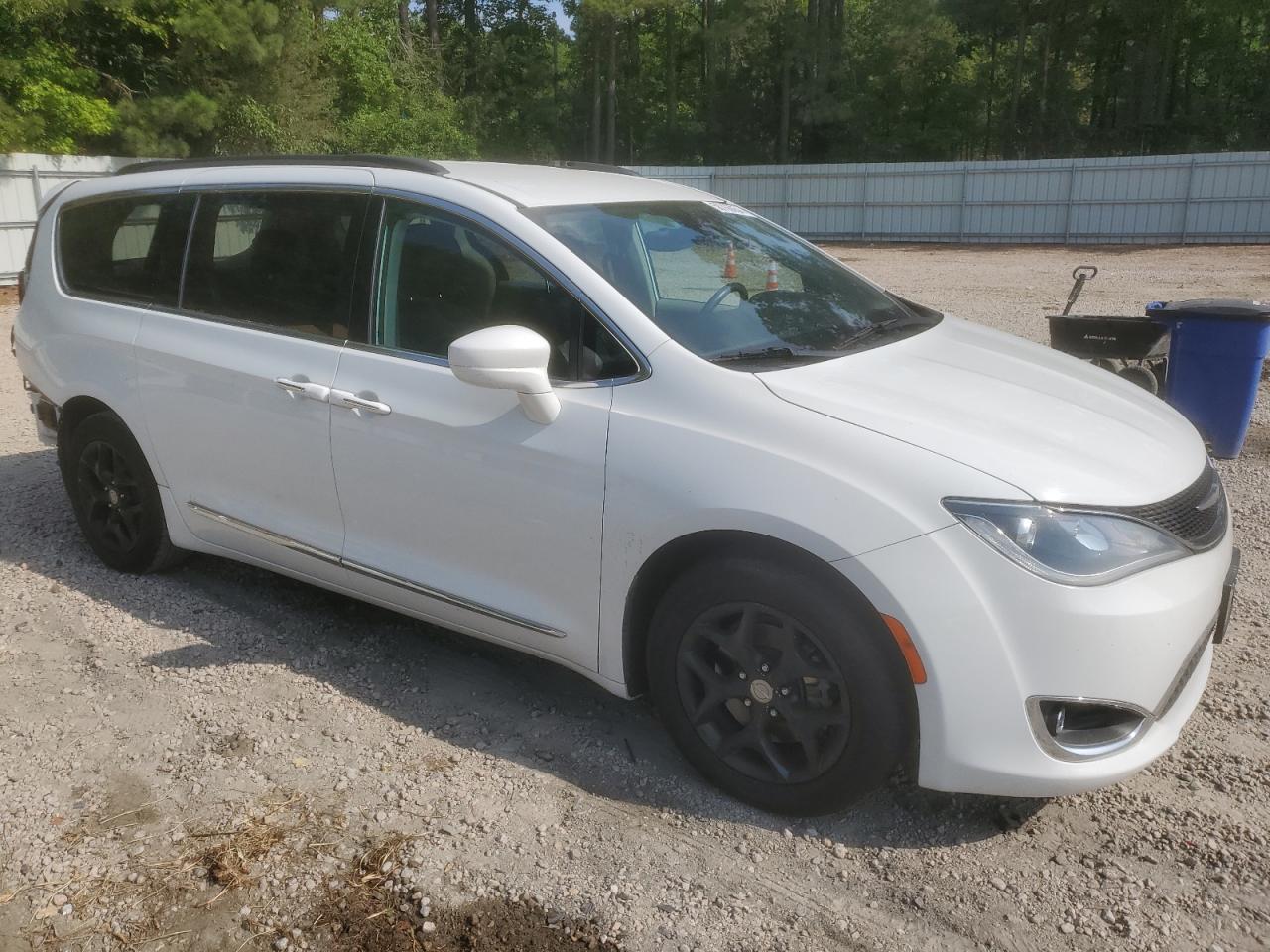 2017 Chrysler Pacifica Touring L vin: 2C4RC1BG3HR763064