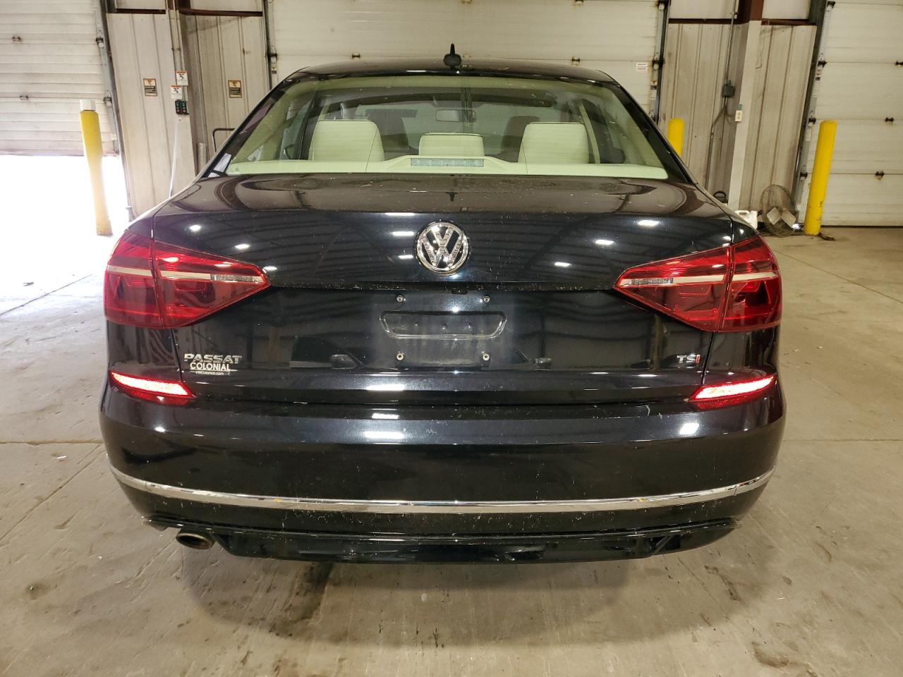 1VWAA7A37JC016633 2018 Volkswagen Passat S