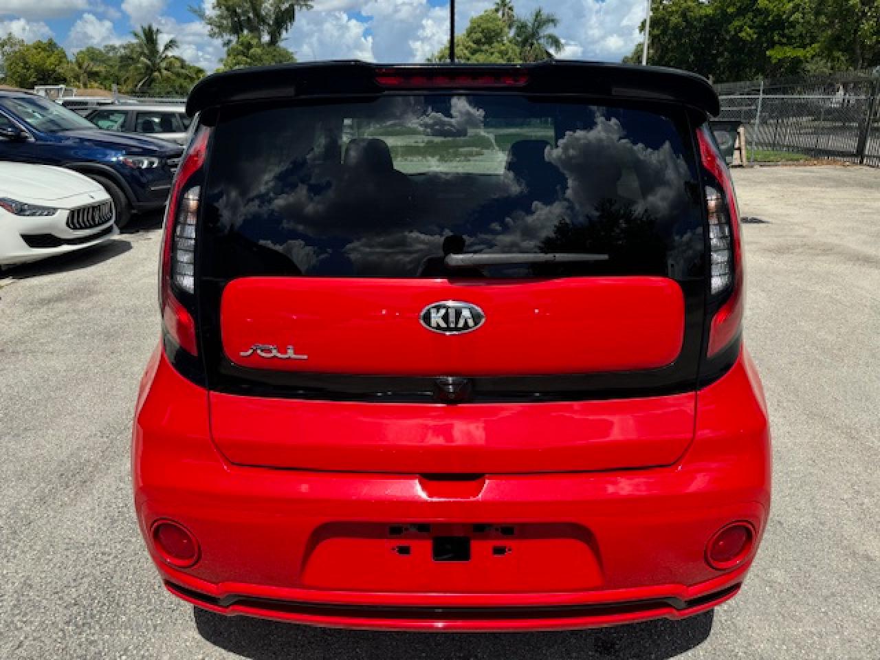 2019 Kia Soul + vin: KNDJP3A53K7665383