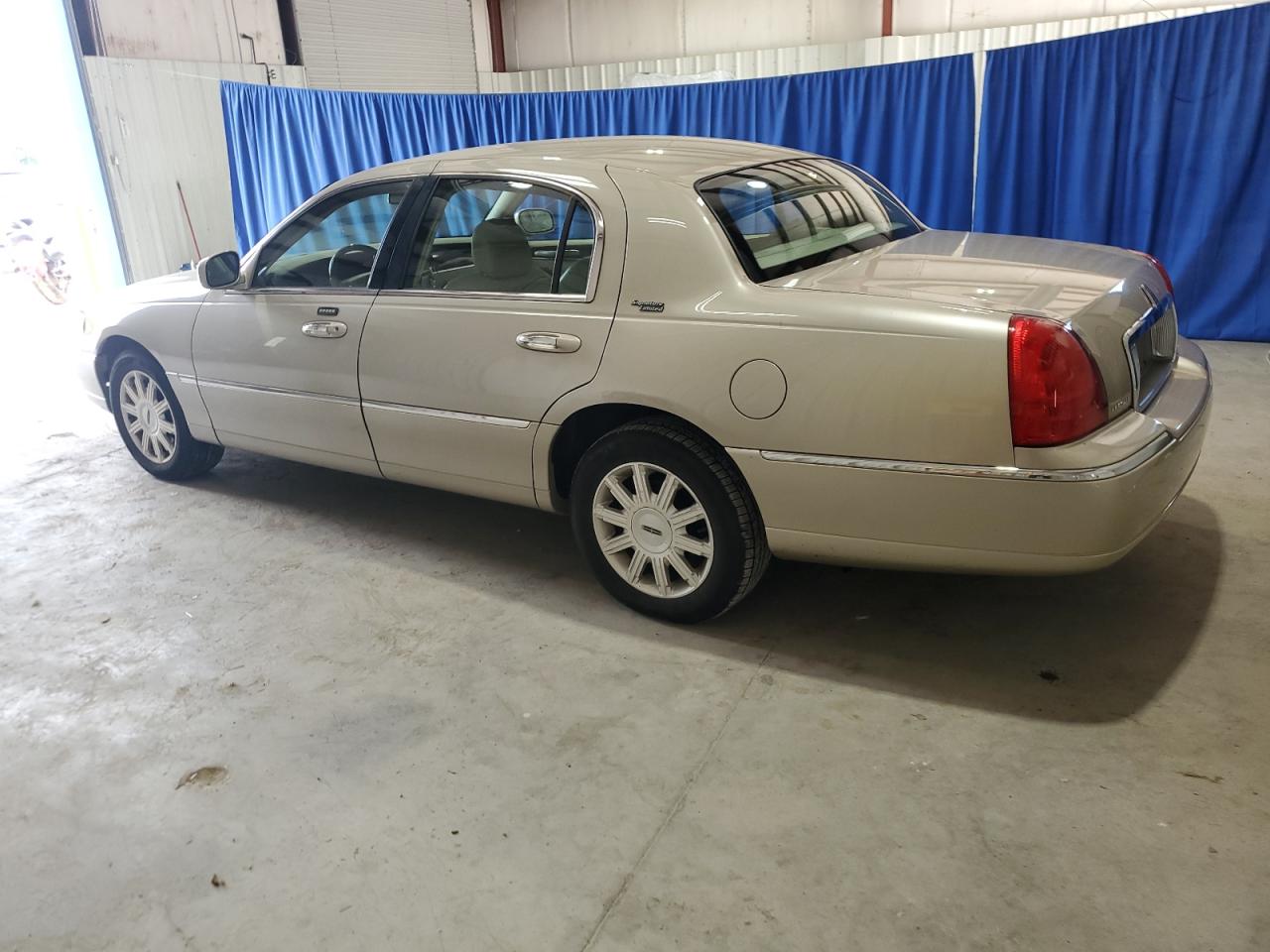 2LNHM82V28X663626 2008 Lincoln Town Car Signature Limited