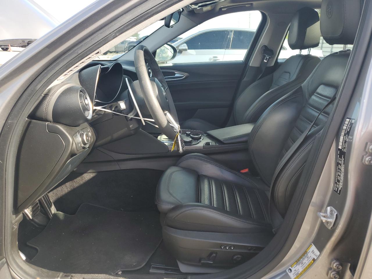 ZARFAECN8J7593598 2018 Alfa Romeo Giulia Ti