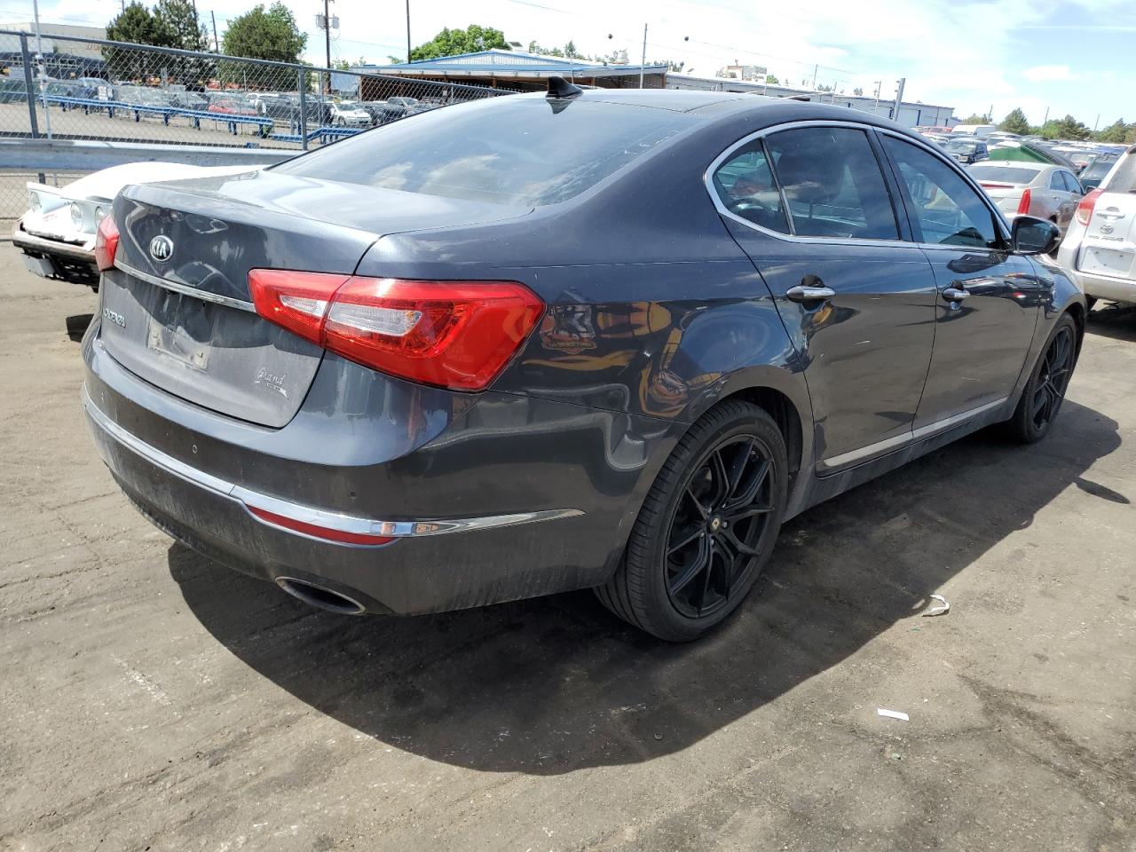 2015 Kia Cadenza Premium vin: KNALN4D79F5175966