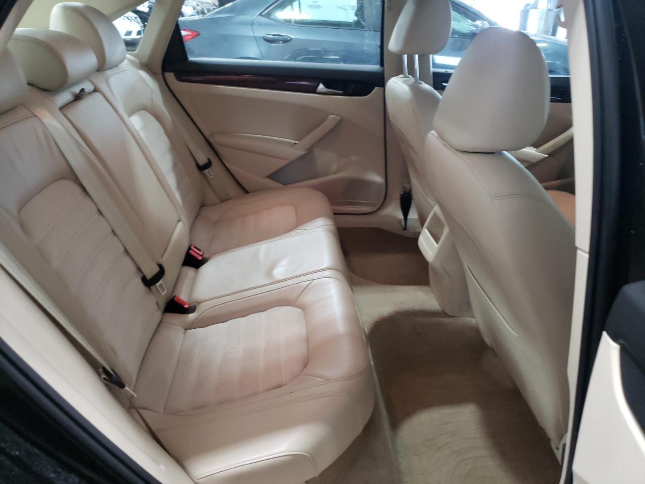 1VWCM7A30CC001913 2012 Volkswagen Passat Sel