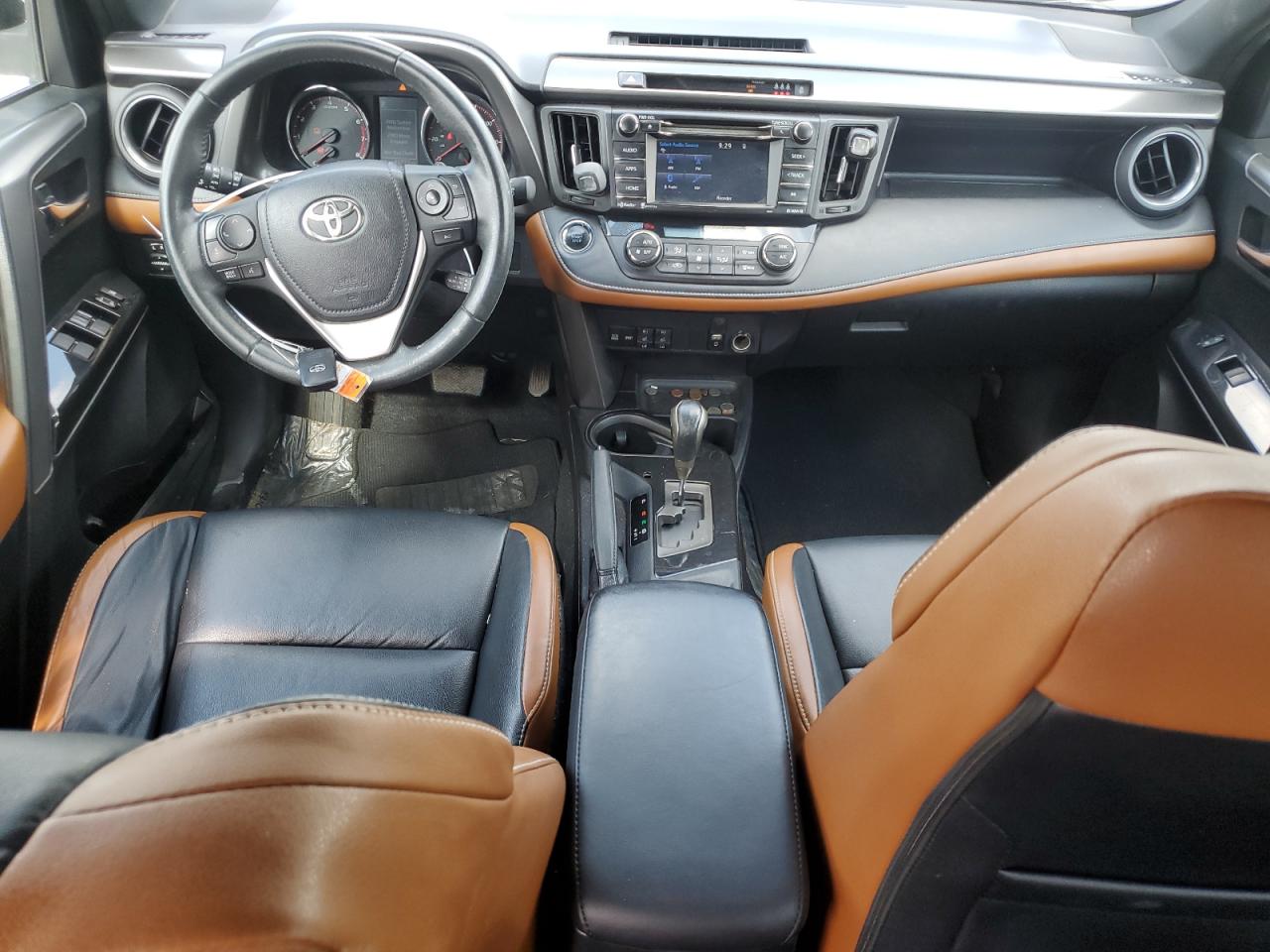 2T3JFREV1HW568972 2017 Toyota Rav4 Se