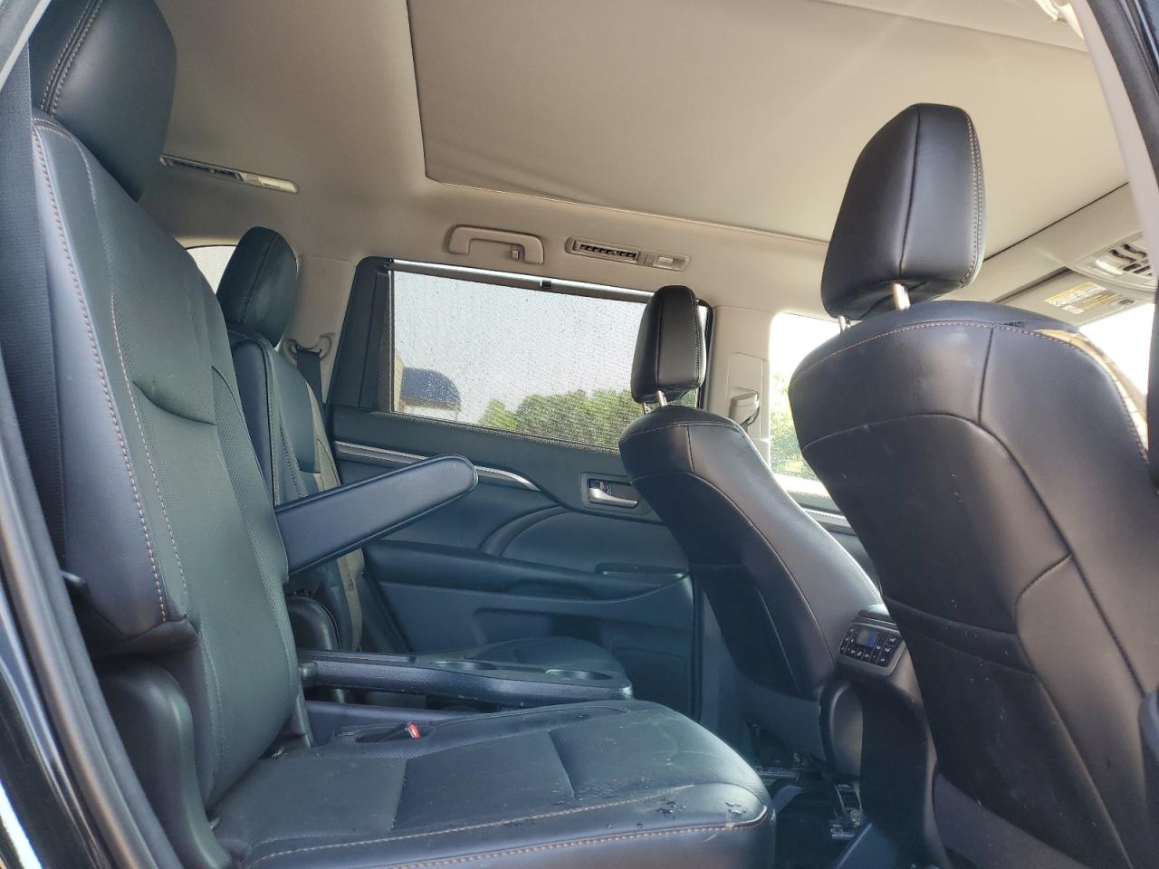 5TDDZRFH1JS890810 2018 Toyota Highlander Limited