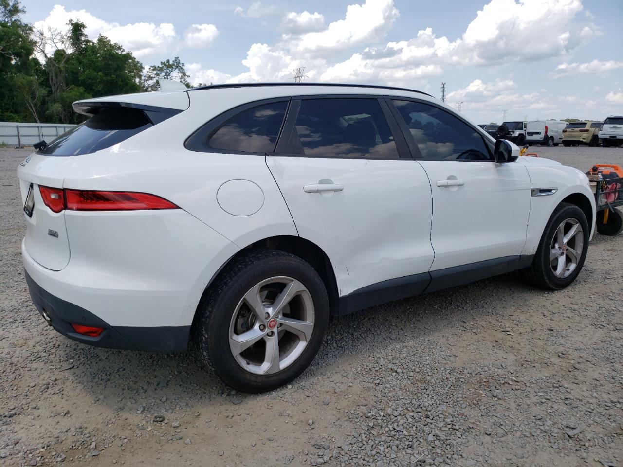 SADCJ2BV9HA067219 2017 Jaguar F-Pace Premium