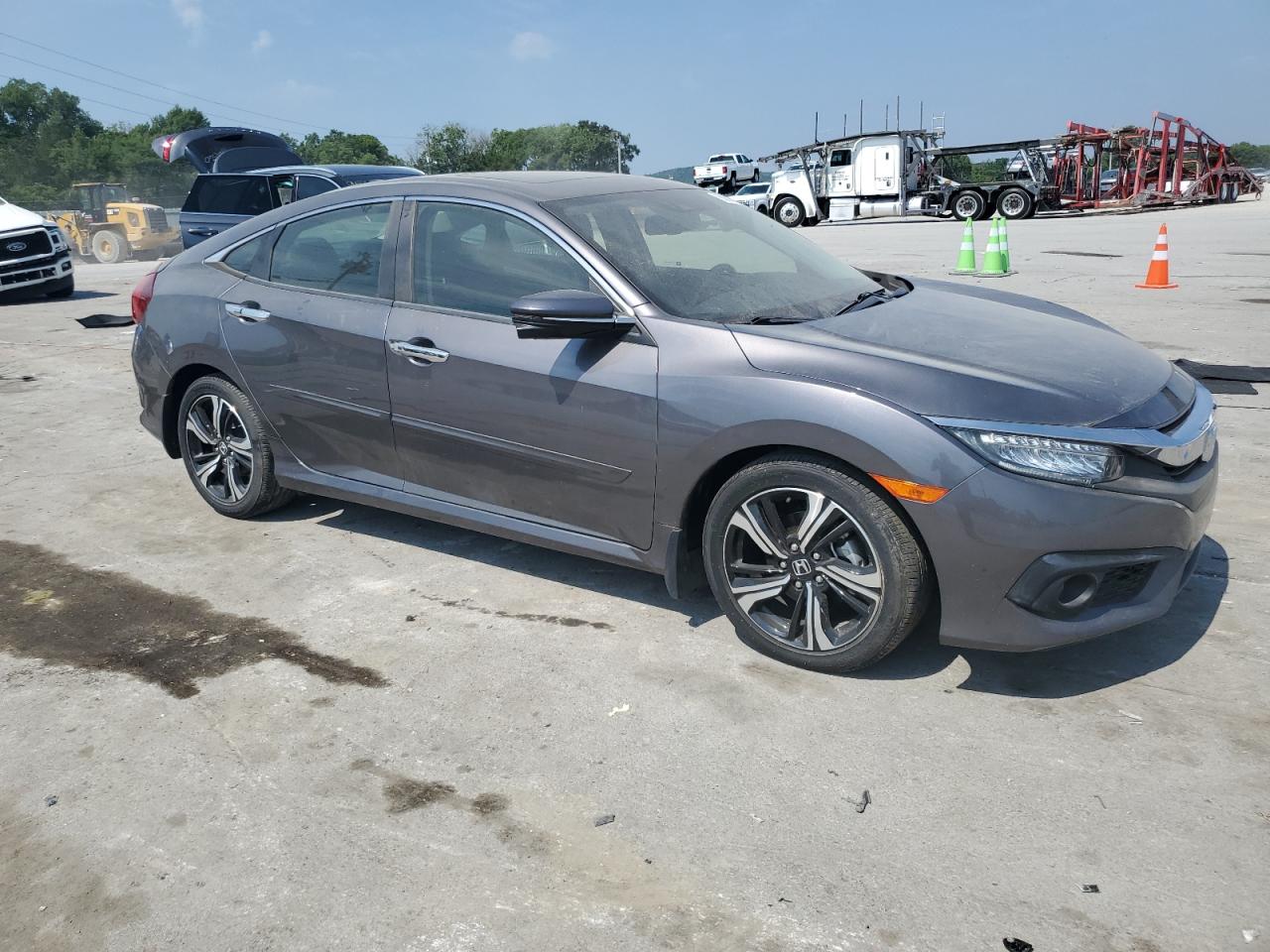 2018 Honda Civic Touring vin: JHMFC1F95JX002041