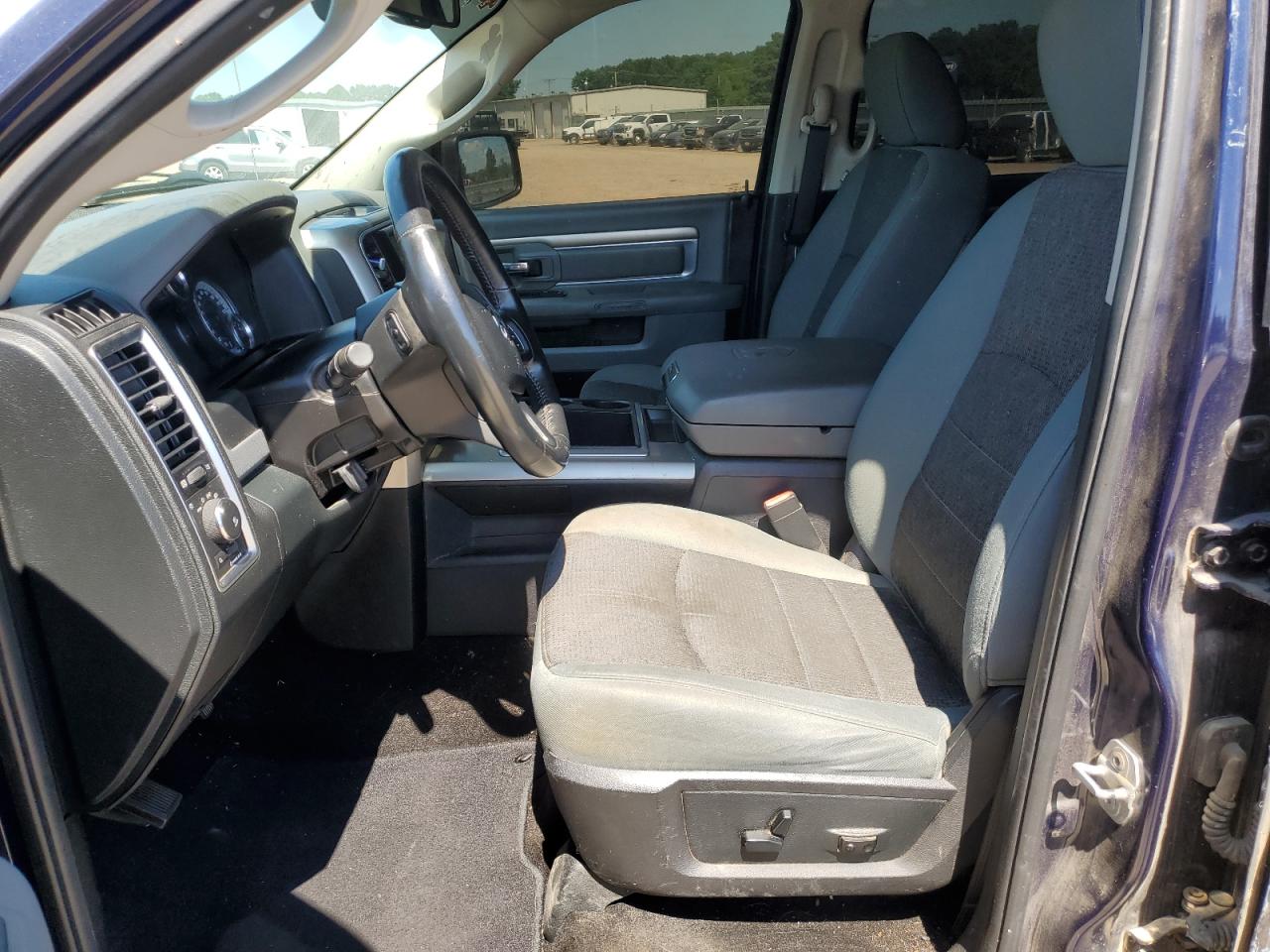 1C6RR6LT7FS621620 2015 Ram 1500 Slt