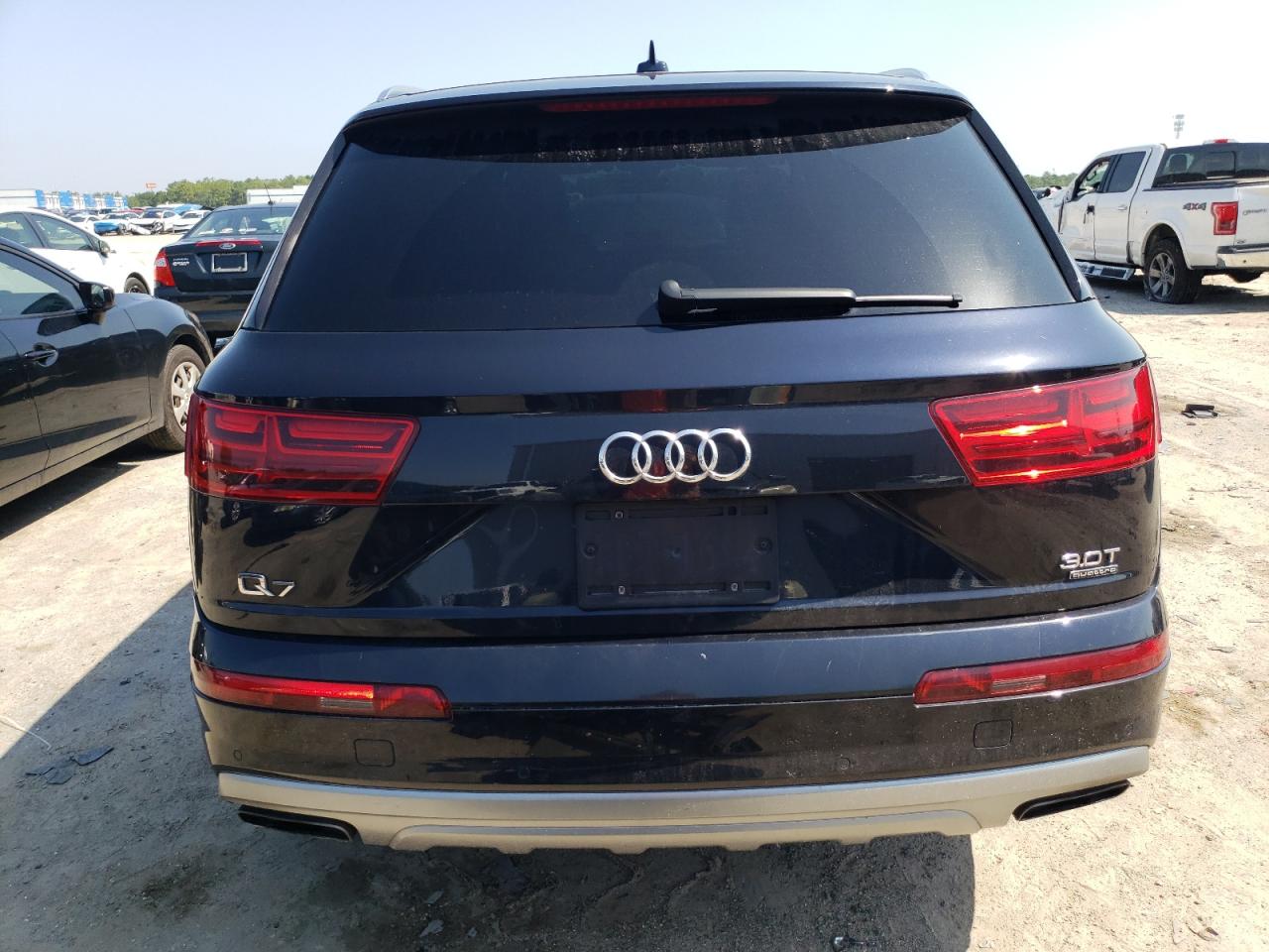 WA1LAAF70HD058662 2017 Audi Q7 Premium Plus