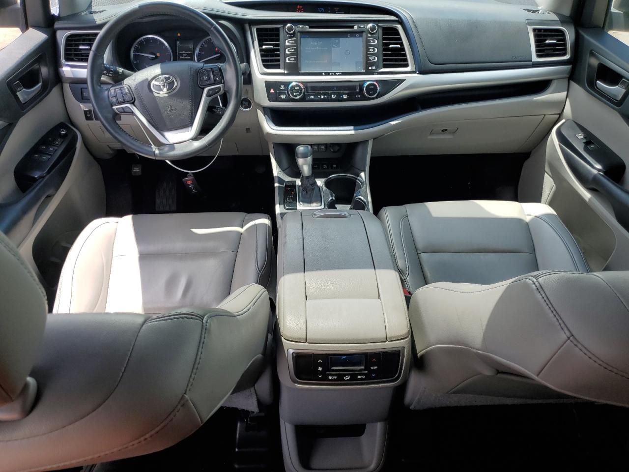 5TDJZRFH7KS930845 2019 Toyota Highlander Se