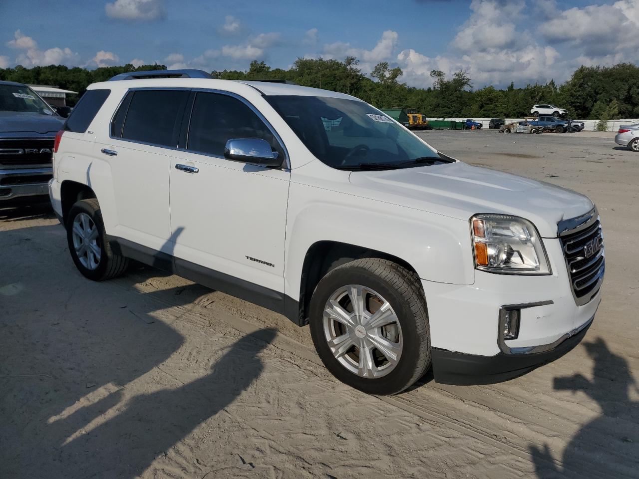 2GKFLPE37G6107548 2016 GMC Terrain Slt