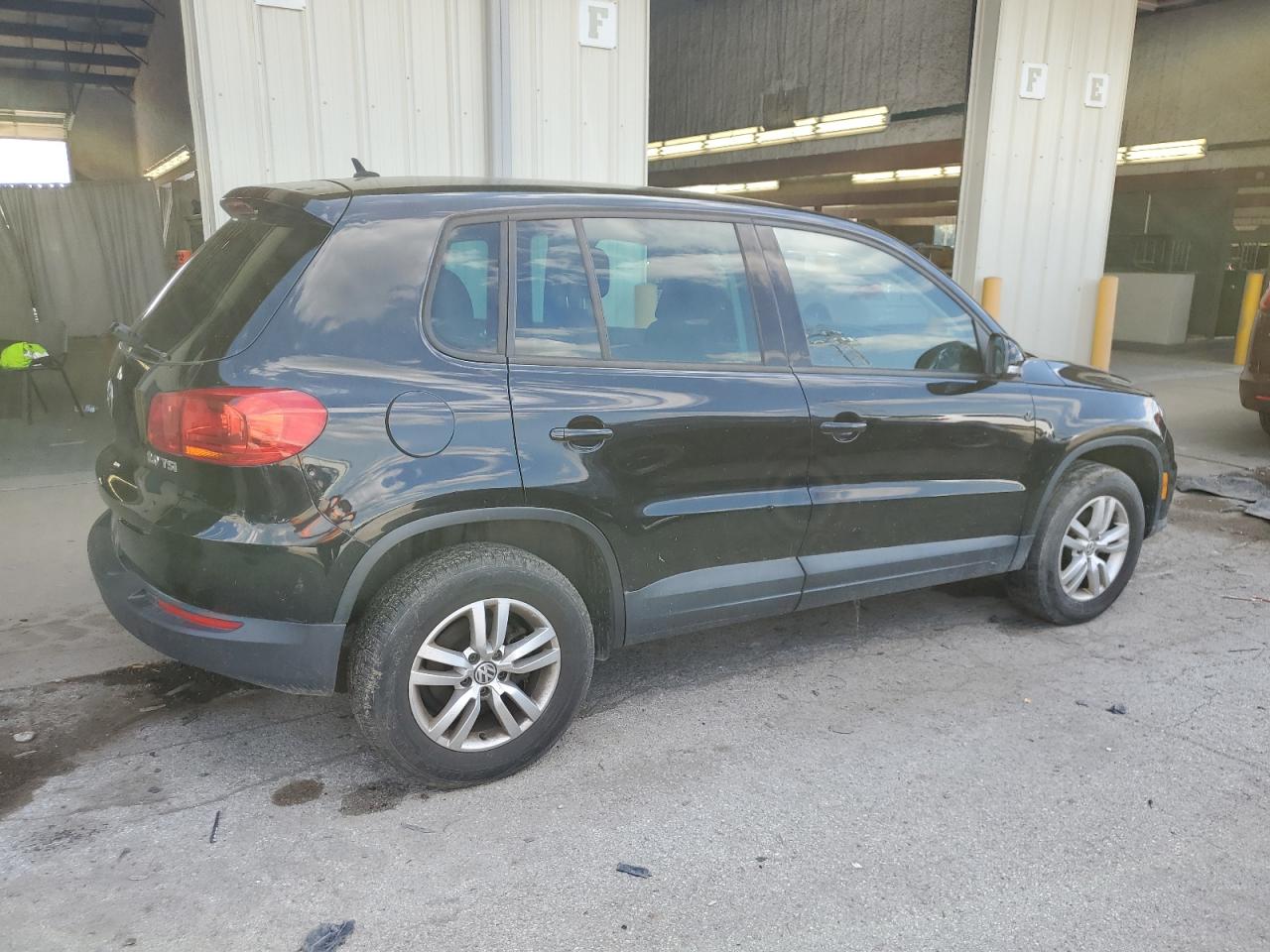 WVGAV7AX7CW560864 2012 Volkswagen Tiguan S