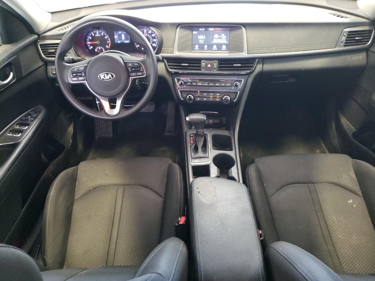 5XXGT4L3XJG235895 2018 Kia Optima Lx