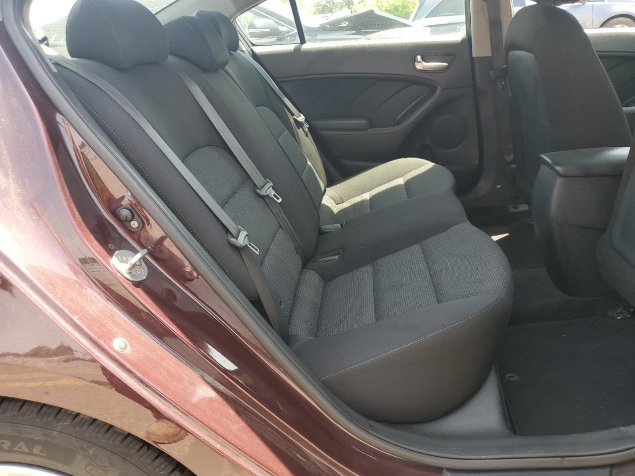 3KPFK4A75HE147022 2017 Kia Forte Lx