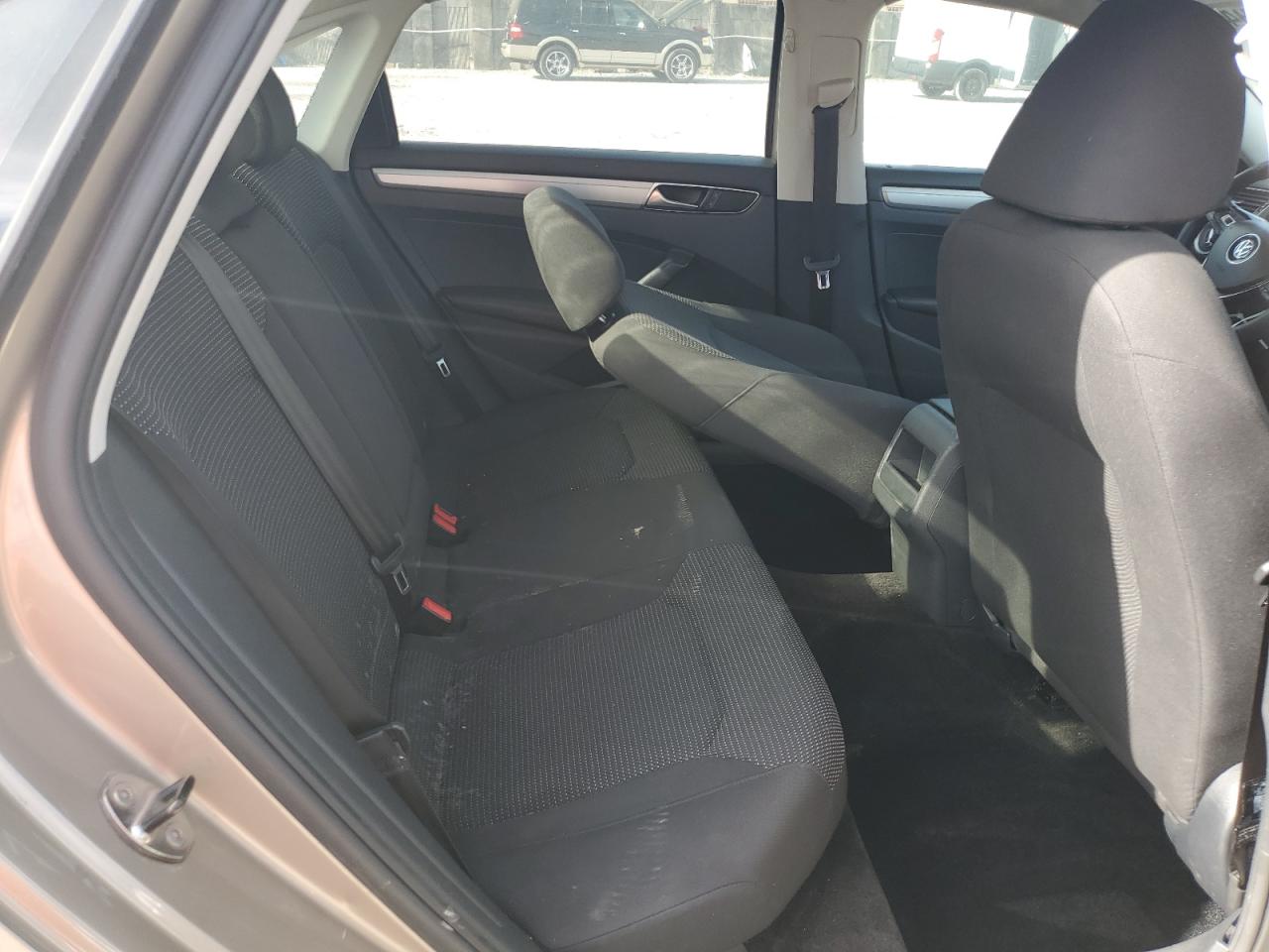 1VWAT7A32HC060608 2017 Volkswagen Passat S