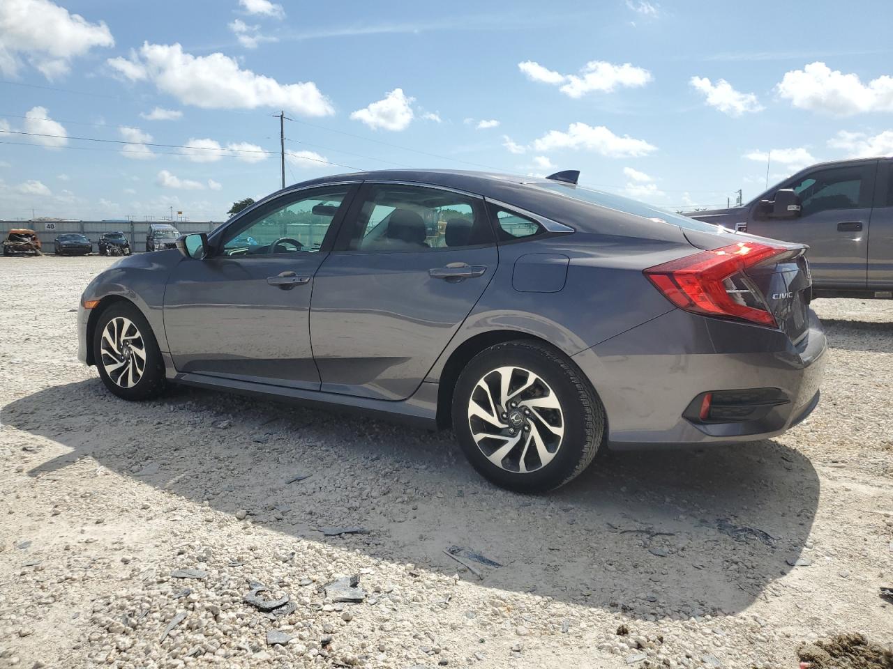 19XFC2F72JE009440 2018 Honda Civic Ex