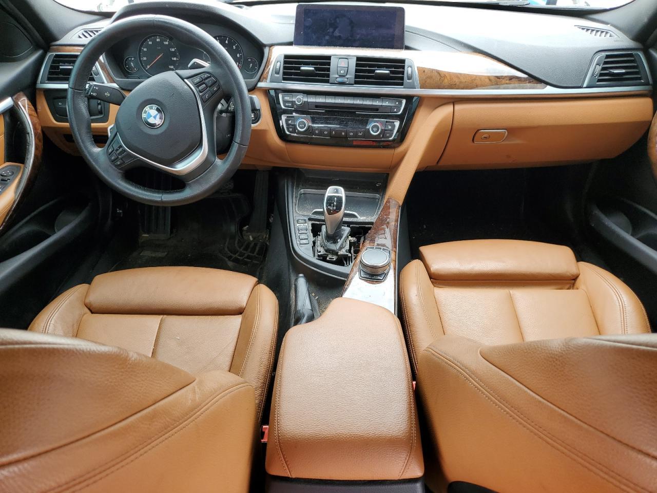 WBA8D9C5XJA615098 2018 BMW 330 Xi