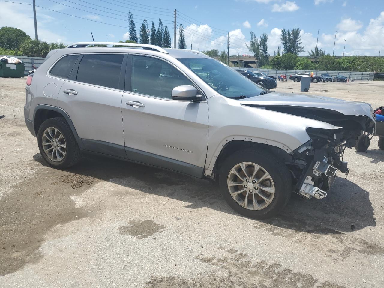 1C4PJLLB8KD316204 2019 Jeep Cherokee Latitude Plus