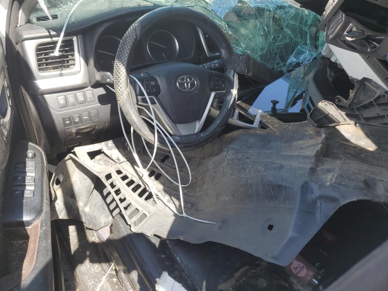 5TDDZRFH6JS820364 2018 Toyota Highlander Limited