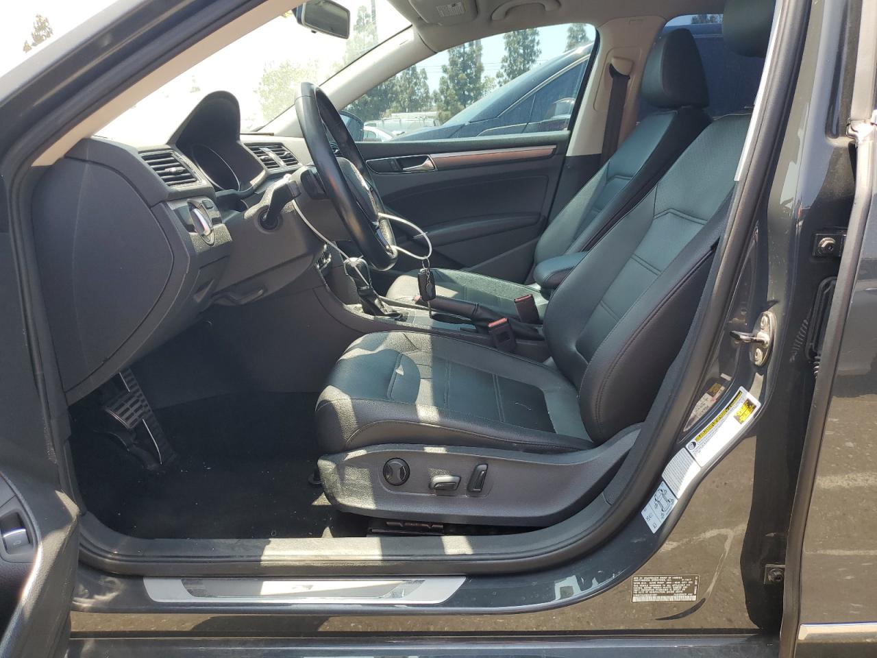 1VWDT7A38HC051697 2017 Volkswagen Passat R-Line