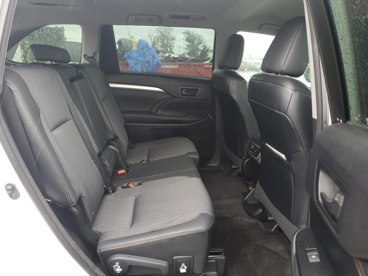 5TDZKRFH1FS089523 2015 Toyota Highlander Le