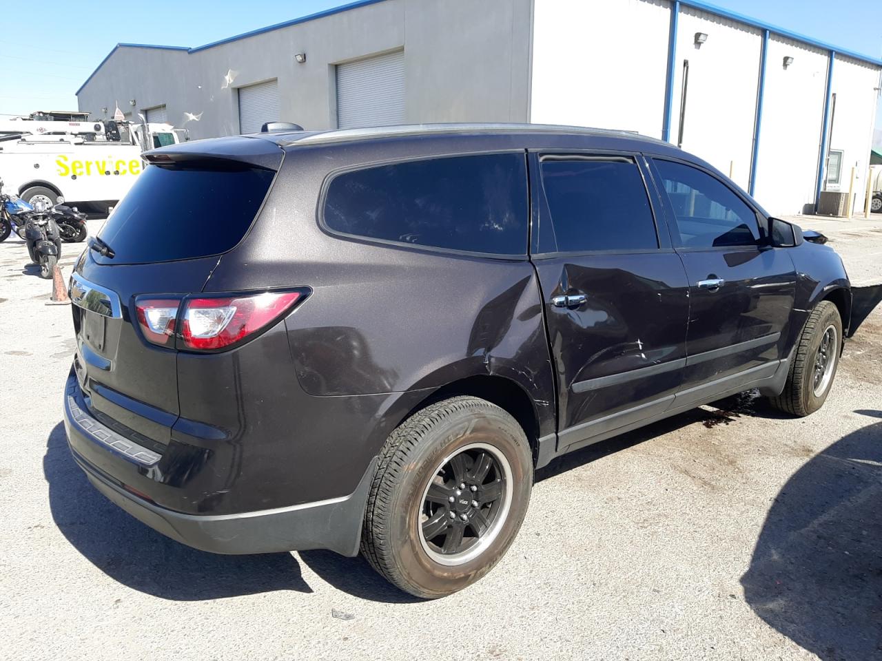 2017 Chevrolet Traverse Ls vin: 1GNKRFKD4HJ182672