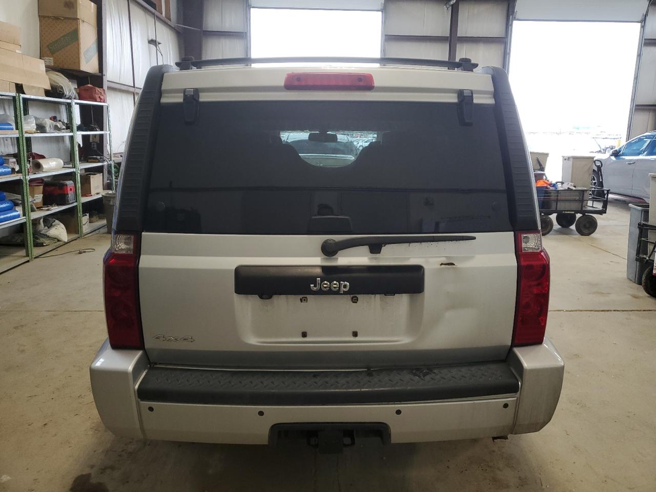 1J4RG4GK8AC152989 2010 Jeep Commander Sport