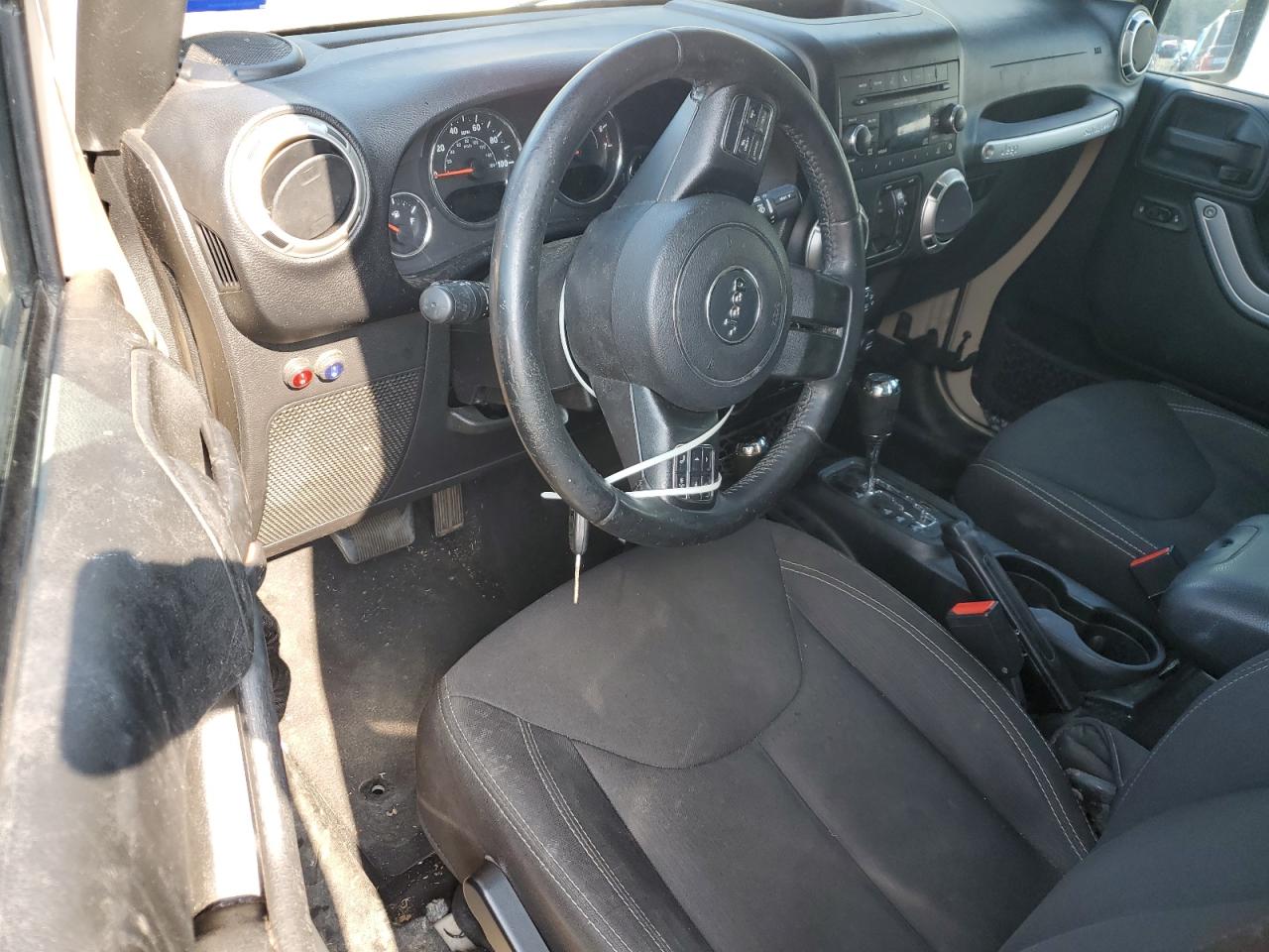 1C4BJWEG2GL317415 2016 Jeep Wrangler Unlimited Sahara