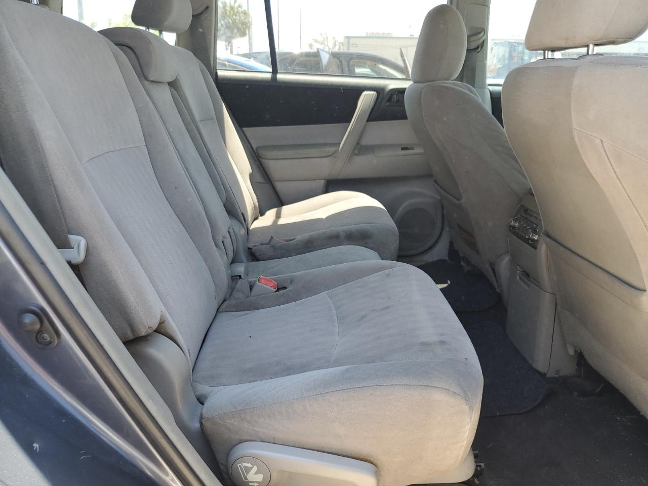 5TDZK3EH1BS036555 2011 Toyota Highlander Base