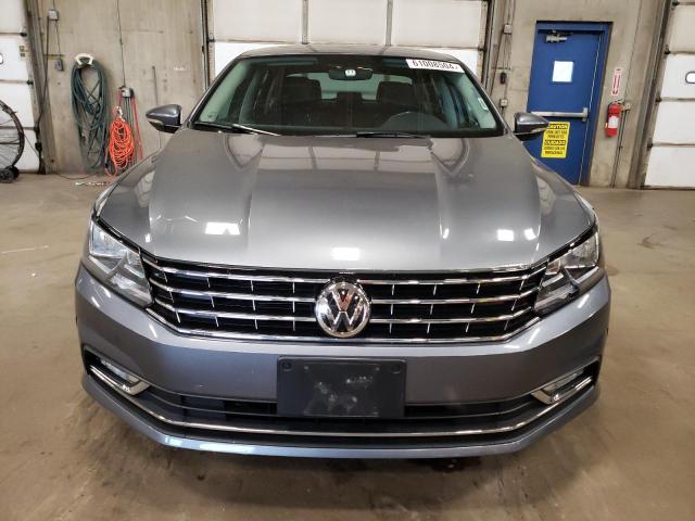  VOLKSWAGEN PASSAT 2016 Серый