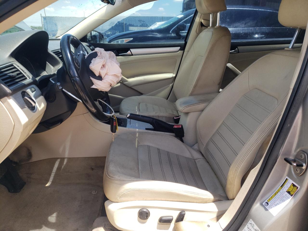 1VWBM7A30CC001549 2012 Volkswagen Passat Se