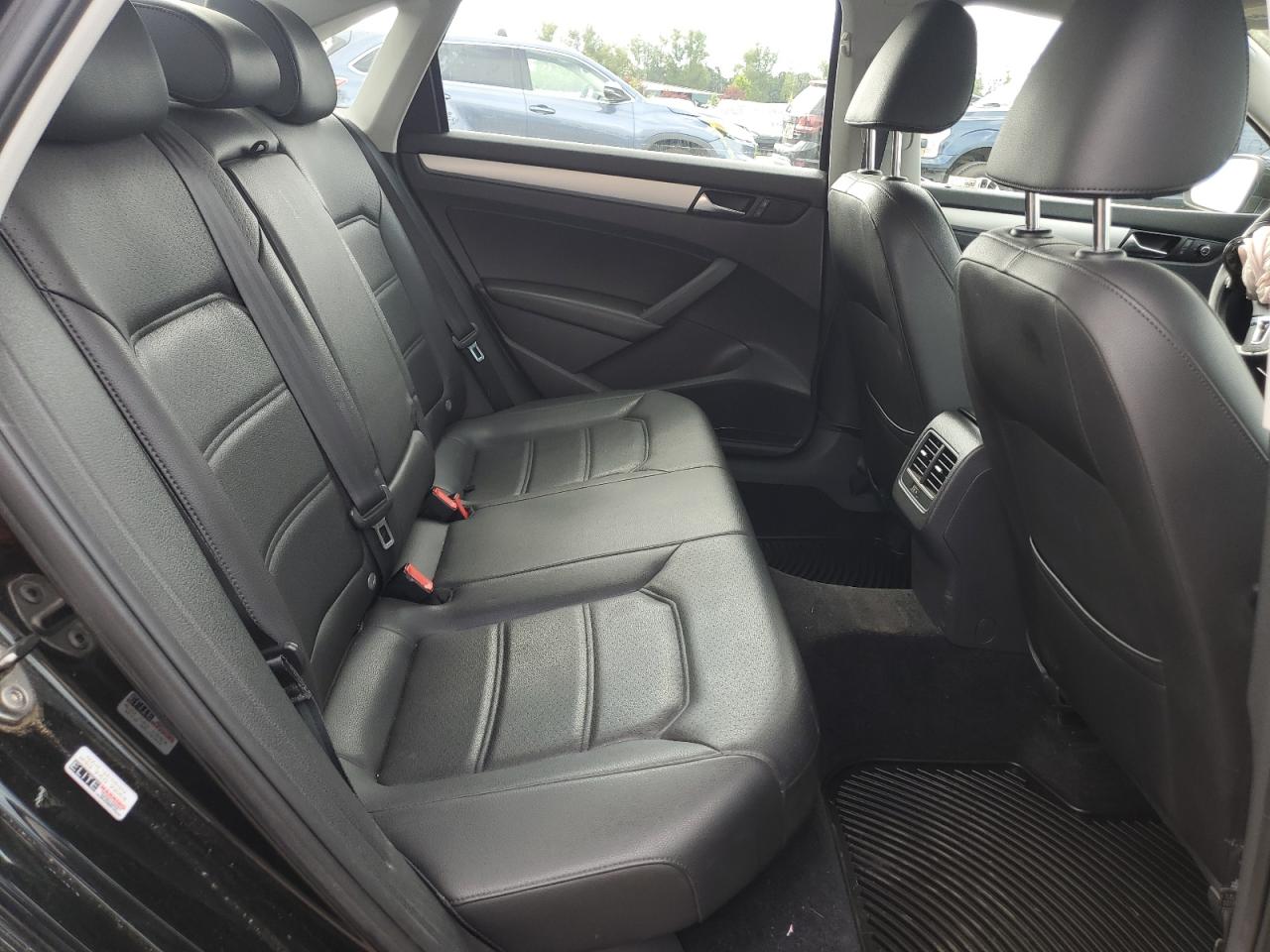 1VWBP7A35DC107200 2013 Volkswagen Passat Se