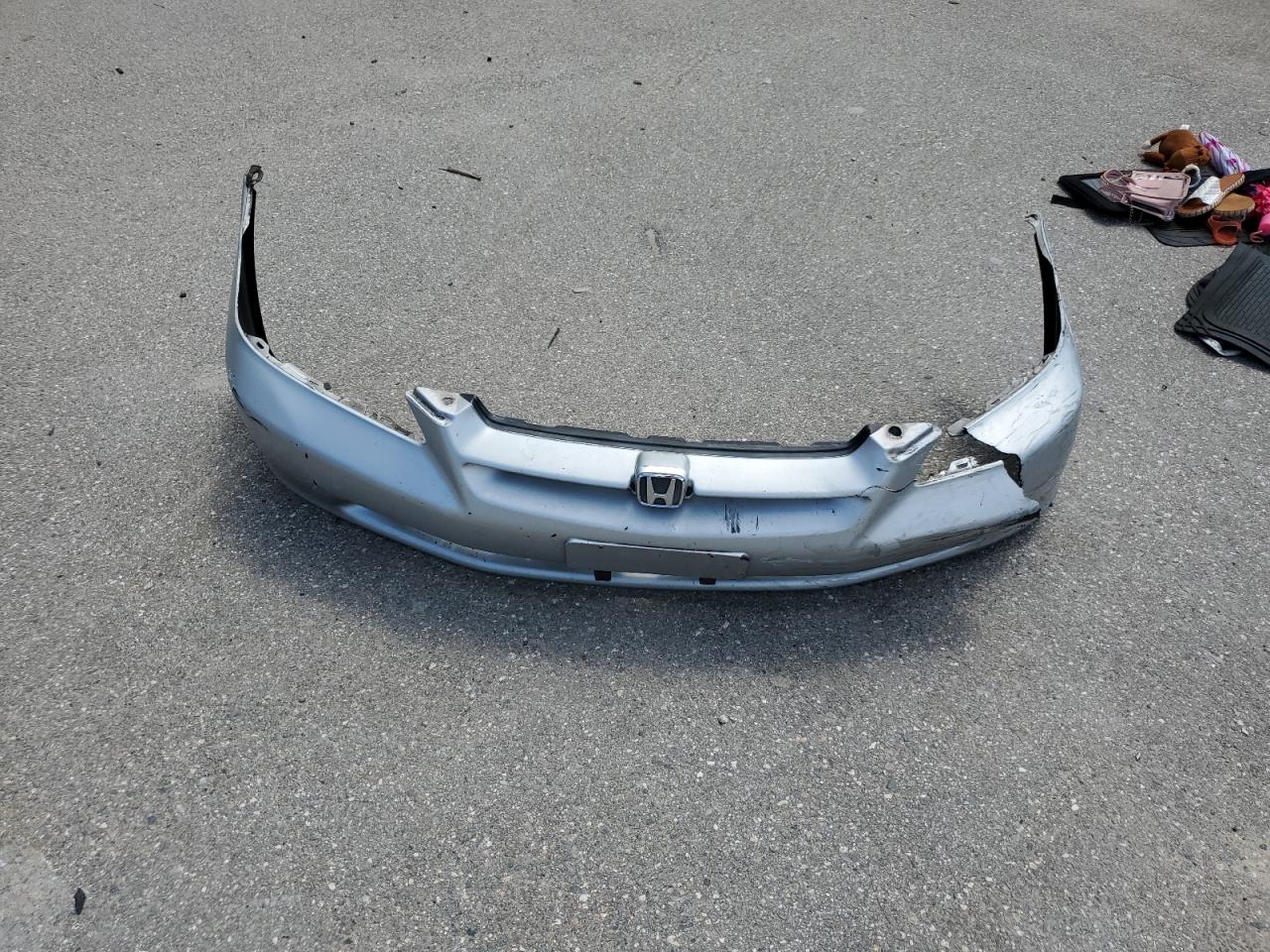 1HGCG5642YA063589 2000 Honda Accord Lx