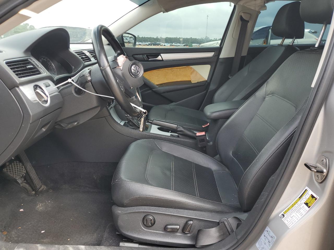 1VWBP7A35DC105950 2013 Volkswagen Passat Se