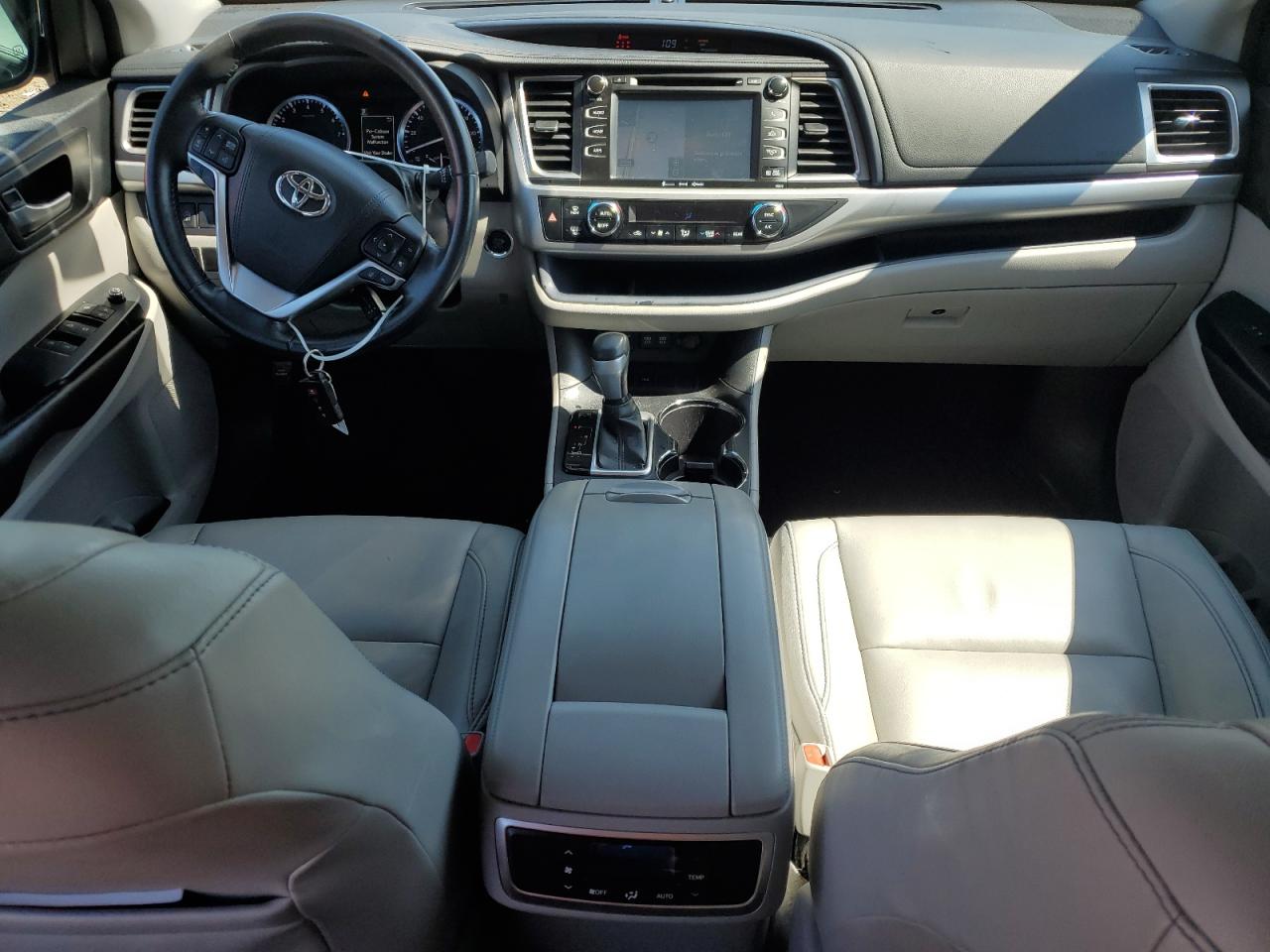 5TDKZRFH5HS516542 2017 Toyota Highlander Se