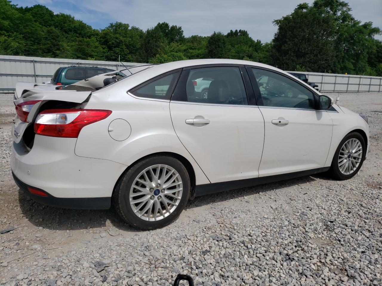 2014 Ford Focus Titanium vin: 1FADP3J27EL240527