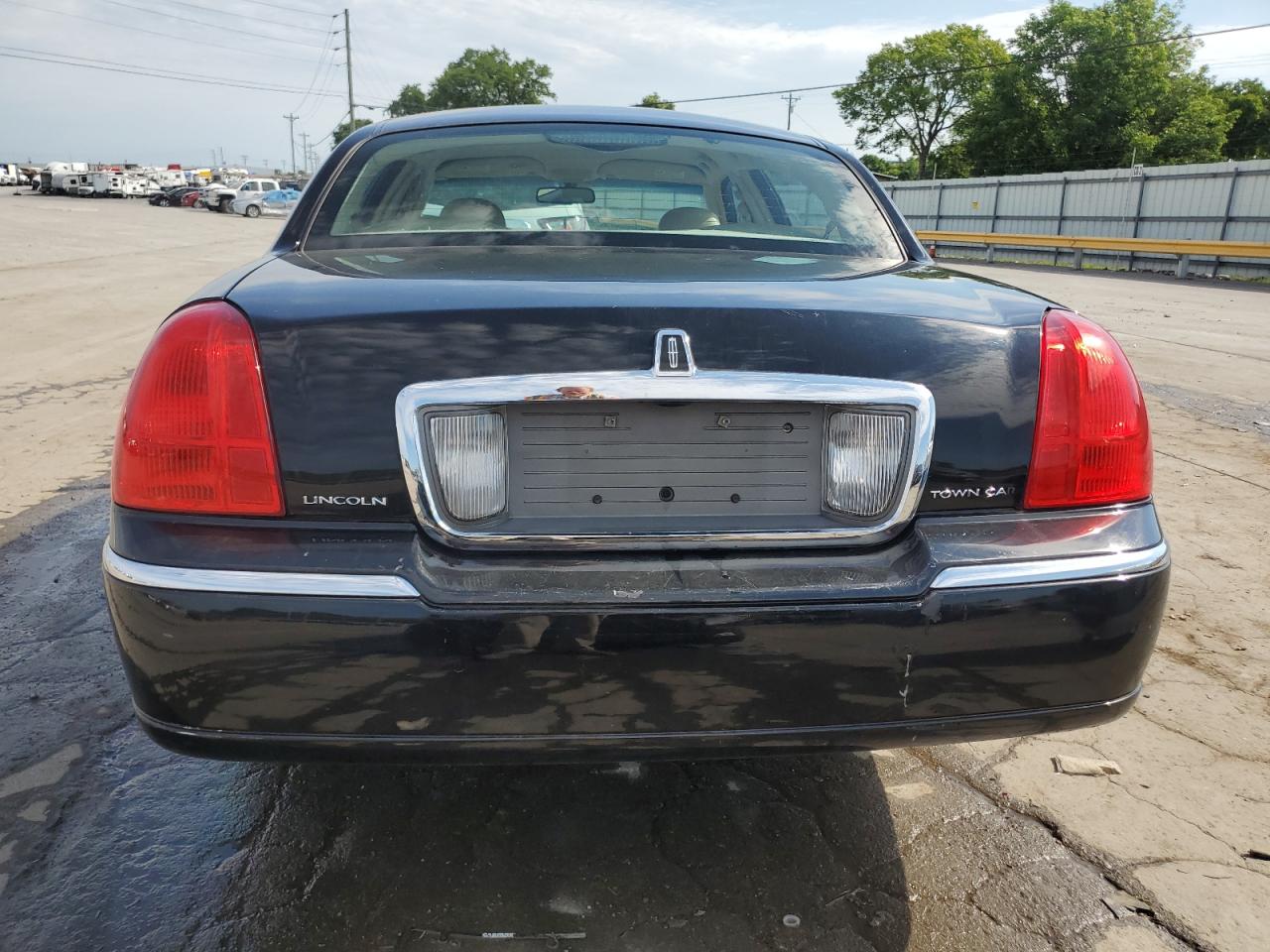 2LNHM82V19X605959 2009 Lincoln Town Car Signature Limited