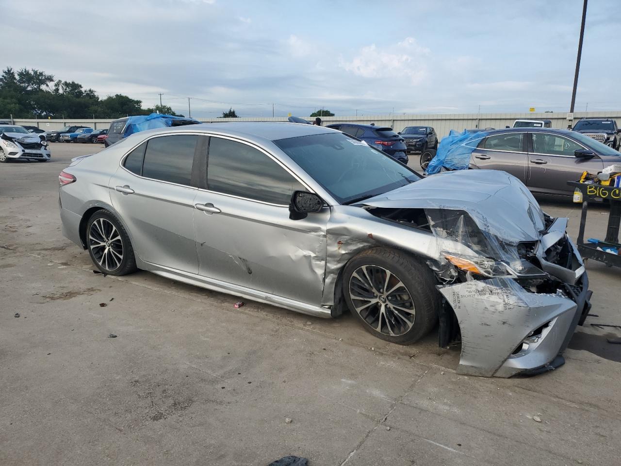 2018 Toyota Camry L vin: 4T1B11HKXJU616599