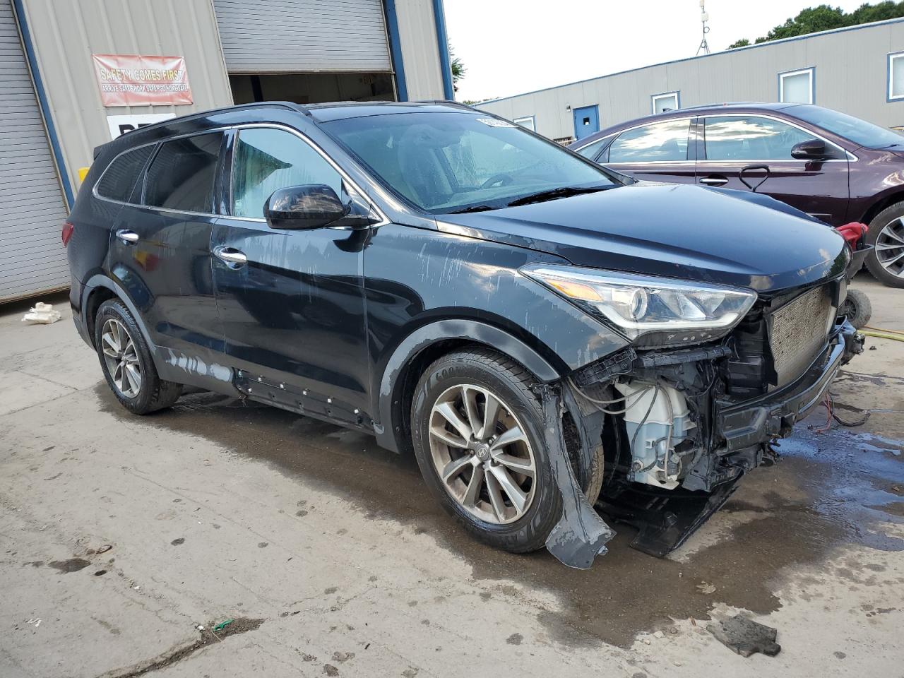 KM8SMDHF3HU220875 2017 Hyundai Santa Fe Se