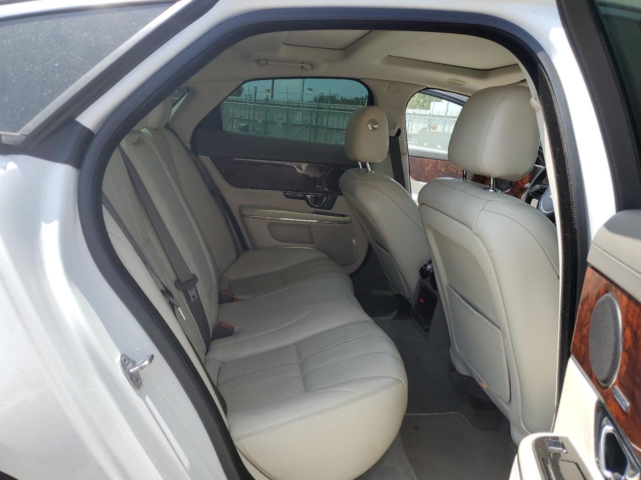 SAJWA1CZXF8V83082 2015 Jaguar Xj