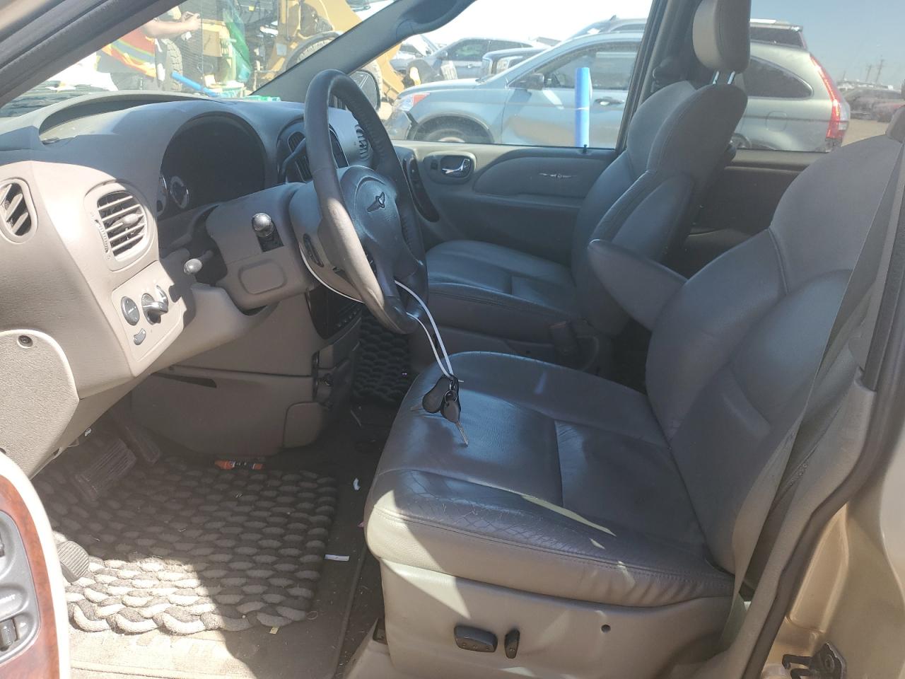 2C8GP64LX2R611937 2002 Chrysler Town & Country Limited