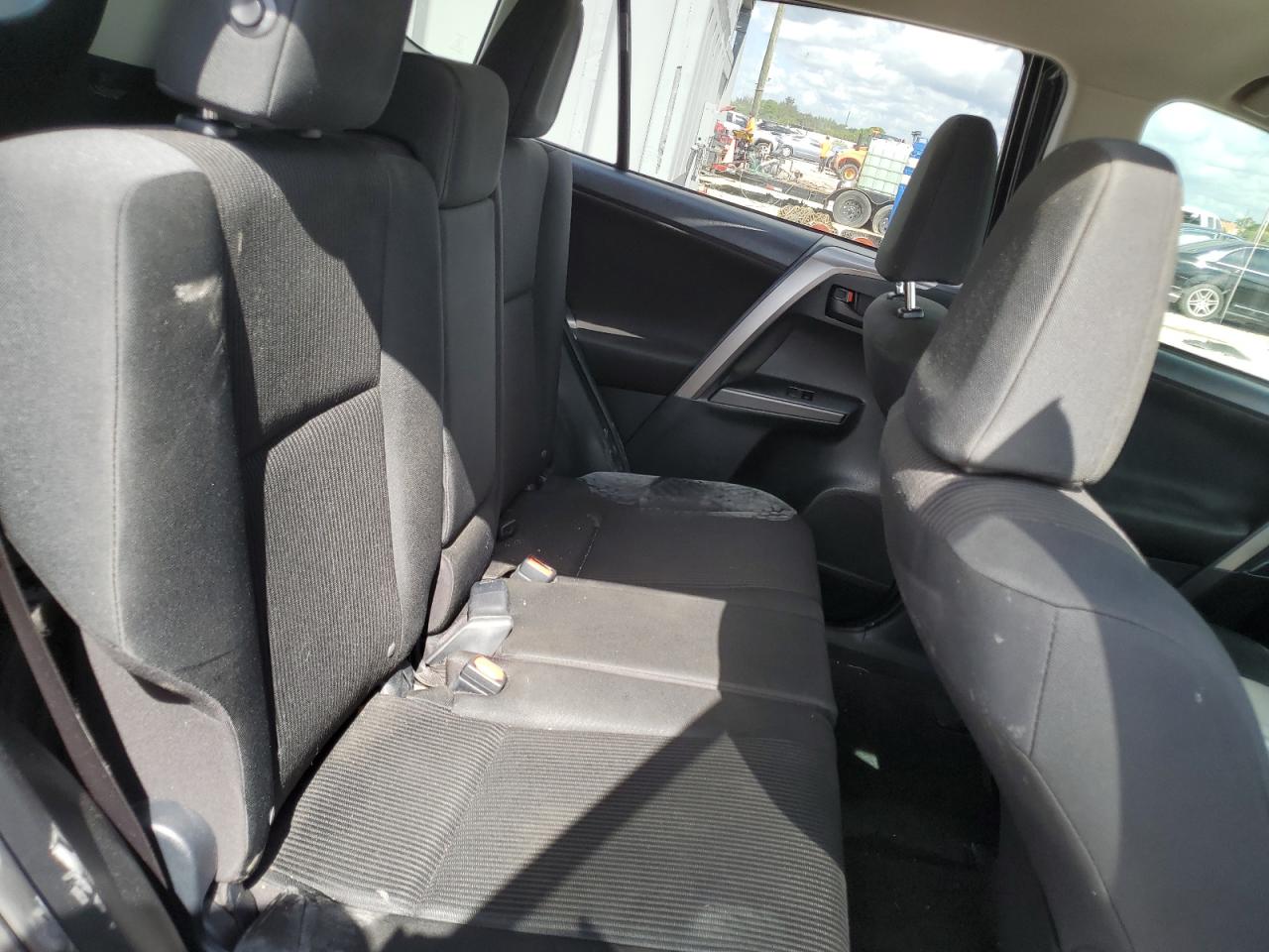 JTMZFREV6HJ702134 2017 Toyota Rav4 Le